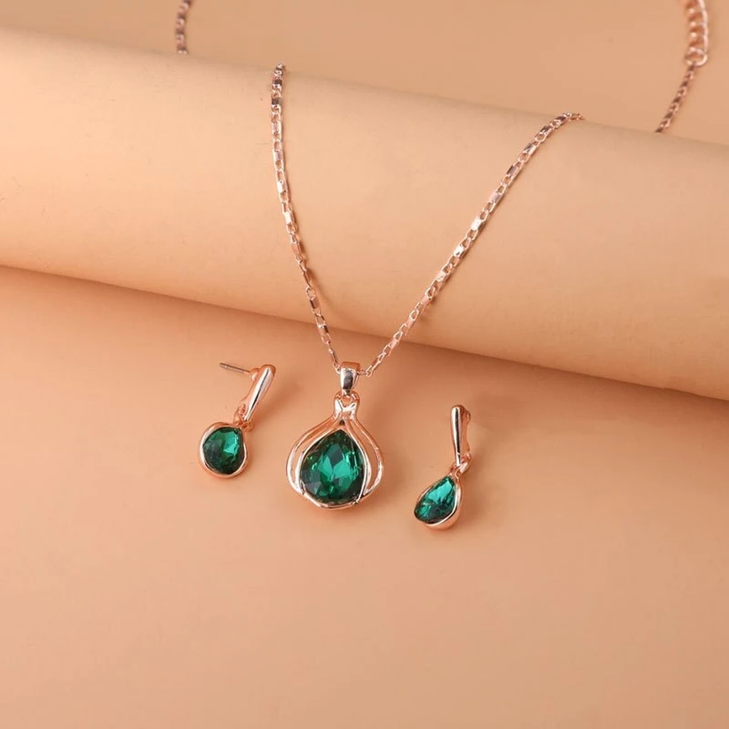 Set: Halskette und Ohrringe mit grünem Kristall in Gold