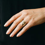 Unregelmäßiger Retro-Goldring mit Zirkonia – Ansicht 2