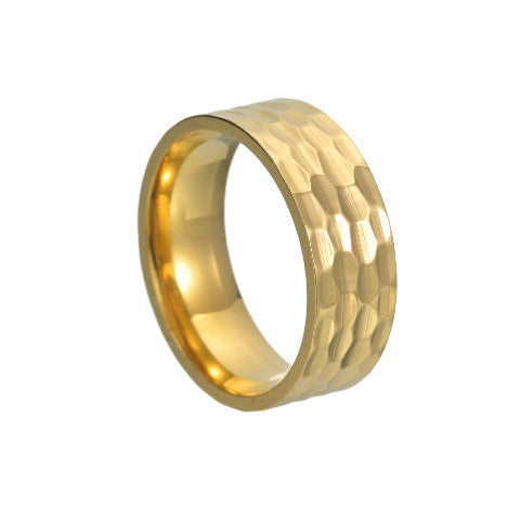 Gehämmerter Bandring Varek in Gold