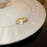 Verstellbarer Luxusring mit weißem Opal in Gold – Ansicht 3