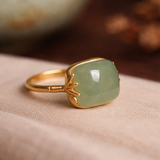 Verstellbarer Retro-Ring in Gold mit grüner Jade