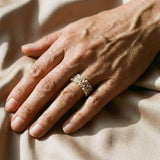 Verstellbarer Retro-Ring mit Perlen und goldenen Kristallen – Ansicht 2