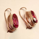 Vintage-Ohrringe in Roségold mit rotem Kristall