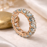 Vintage-Ring mit blauen und goldenen Glassteinen