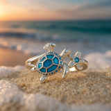 Weißgoldring mit Schildkröte und blauem Opal