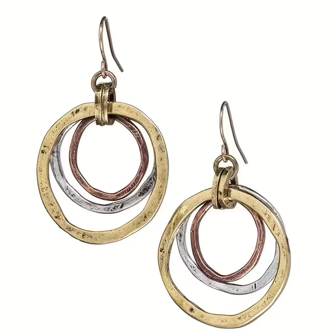 Ohrringe mit Ringen in drei Farbtönen