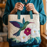 Handgefertigte Stepptasche – Kolibri und weiße Blüte