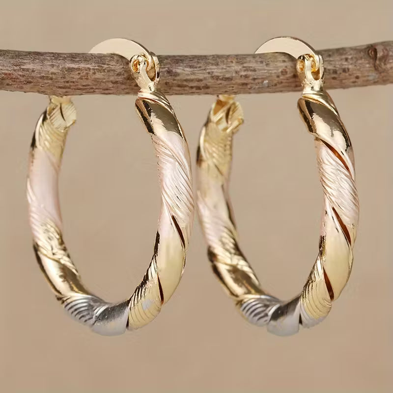 Gedrehte Creolen in Gold, Silber und Rosé, Ansicht 2