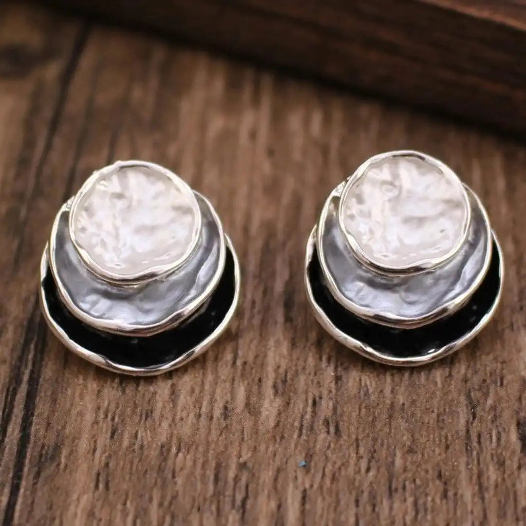 Runde Ohrstecker in Silber und Schwarz